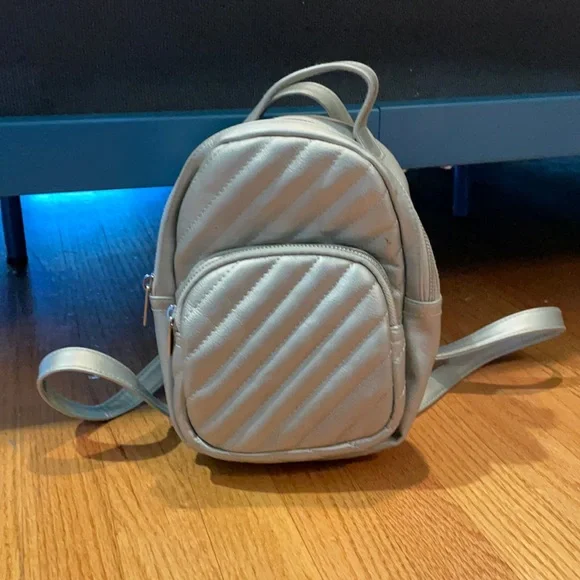 Silver mini backpack - Picture 1 of 1